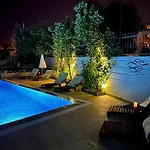 Ξενοδοχείο με διαμερίσματα Oregano 4*