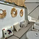 Oregano شقة فندقية 4*